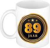 89 jaar cadeau mok / beker medaille goud zwart voor verjaardag/ jubileum