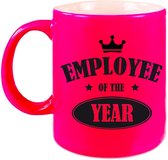 1x stuks collega cadeau mok / beker neon roze employee of the year