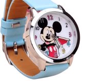 Kinder horloge met Mickey Mouse afbeelding met lichtblauw leer bandje