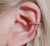 Veertje ear cuff | goud gekleurd