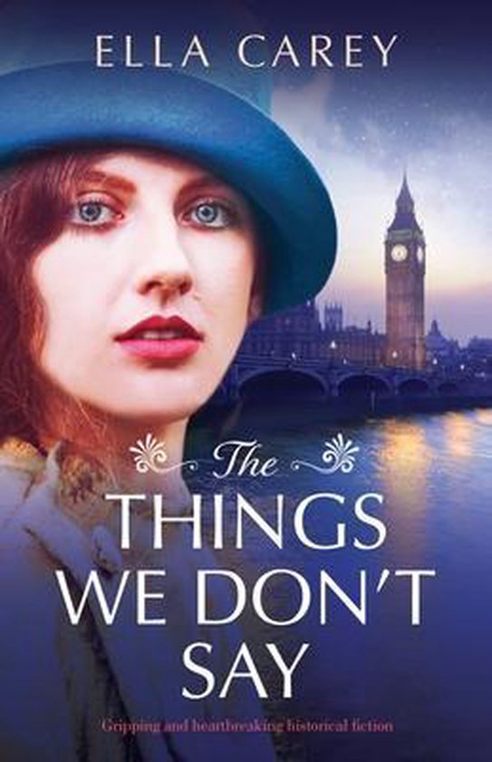 De omslag van het boek 'The Things We Don't Say' van Ella Carey toont een vrouw met een blauwe hoed, Londen en de Big Ben op de achtergrond.