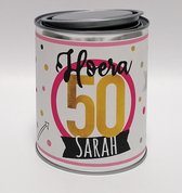 Cadeaublik "Hoera 50 Sarah" vruchtenhartjes