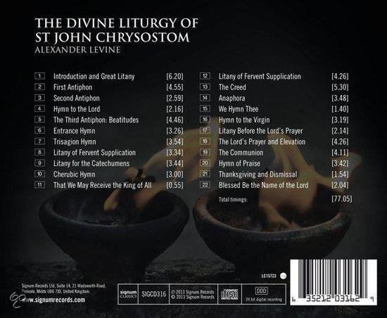 Achterkant van CD met de titel 'THE DIVINE LITURGY OF ST JOHN CHRYSOSTOM' en tracklist. Twee potten met vlammen op de voorgrond.