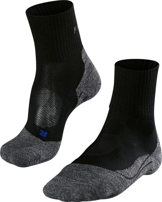Zwarte wandelsokken met grijze details bij de hiel en teen. Mesh voor ventilatie op de wreef.