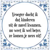 Tegeltje met Spreuk (Tegeltjeswijsheid): Vroeger dacht ik dat kinderen uit de navel kwamen, nu weet ik wel beter, ze komen je neus uit! + Kado verpakking & Plakhanger