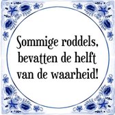 Tegeltje met Spreuk (Tegeltjeswijsheid): Sommige roddels, bevatten de helft van de waarheid! + Kado verpakking & Plakhanger