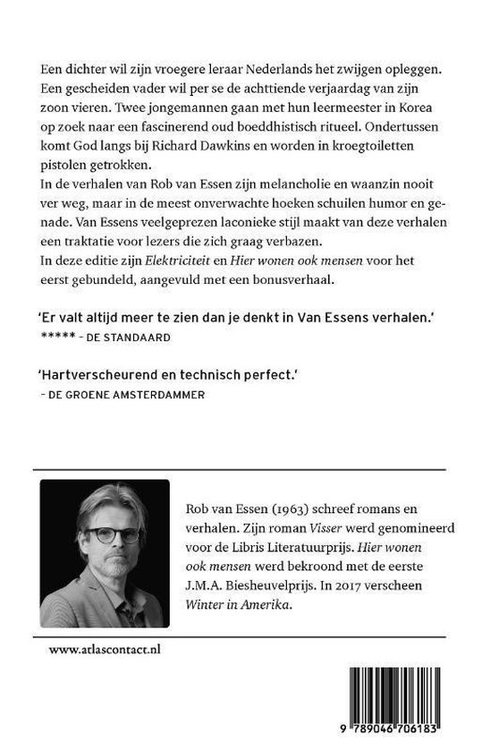 Een zwart-wit foto van Rob van Essen, een man met een bril en grijzend haar, kijkend naar de camera.