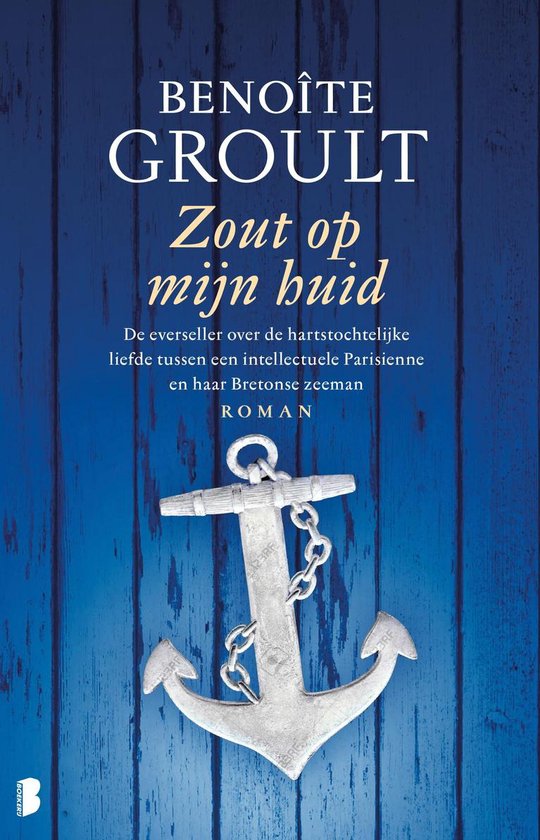 Boek "Zout op mijn huid" van Benoîte Groult met een zilverkleurige anker op een blauwe, verweerde houten achtergrond.