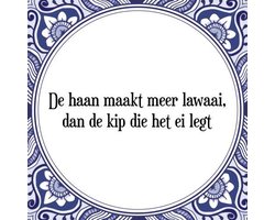 Tegeltje met Spreuk (Tegeltjeswijsheid): De haan maakt meer lawaai, dan de kip die het ei legt + Kado verpakking & Plakhanger