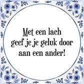 Tegeltje met Spreuk (Tegeltjeswijsheid): Met een lach geef je je geluk door aan een ander! + Kado verpakking & Plakhanger