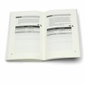 Pagina uit een boek met de titels "SEIZOEN 2011" en "SEIZOEN 2012". In tabellen staan coureurs en constructeurs per seizoen.