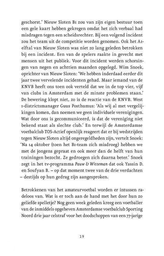 Een artikel over een incident tijdens een voetbalwedstrijd waarbij een amateurclub werd gestraft.