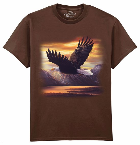 T-shirt marron avec un aigle volant au-dessus d'un lac et de montagnes au coucher du soleil.