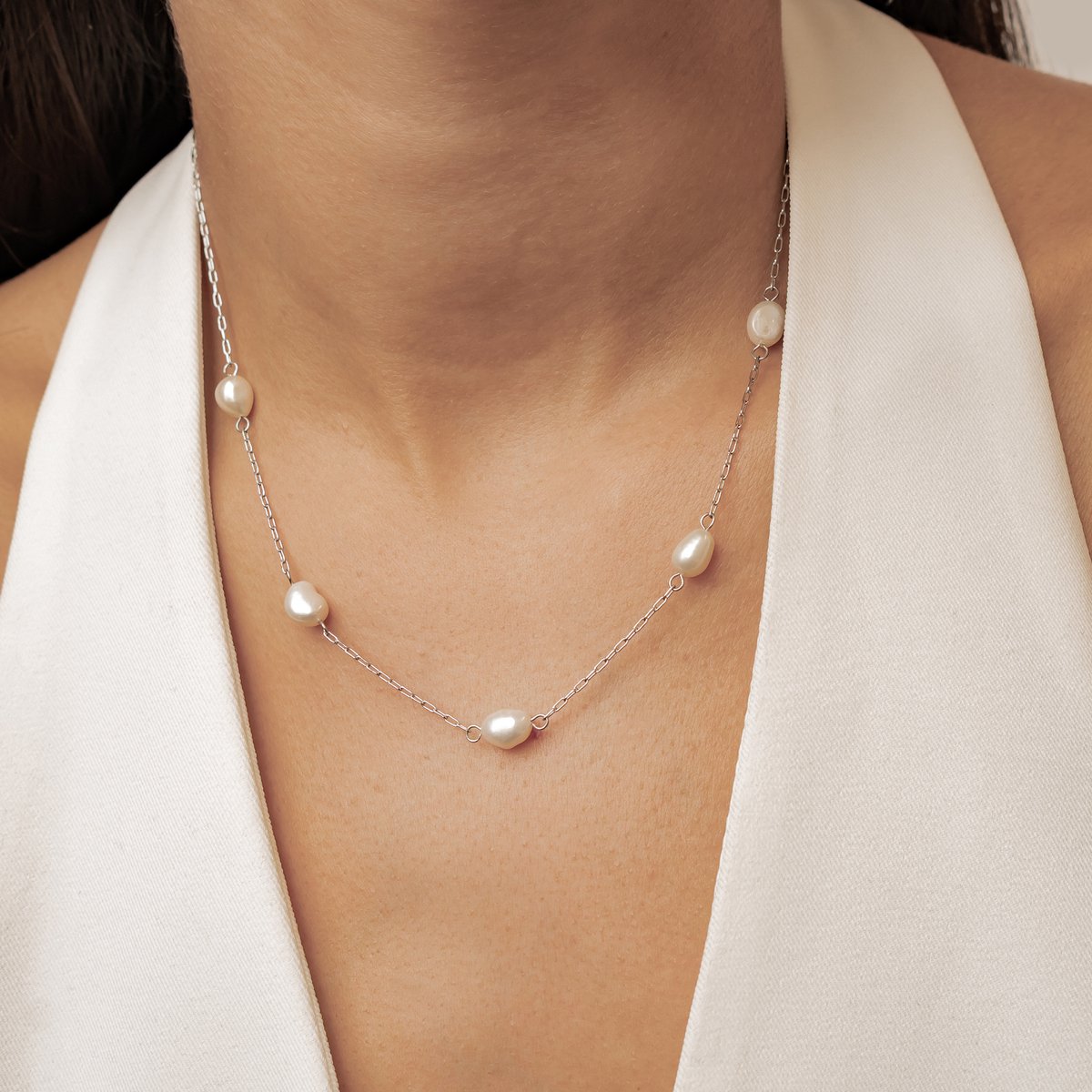 Hey Happiness Parelketting Dames - RVS - Zilver - Minimalistische Ketting met Parels - Layering Ketting - Waterproof - Verstelbaar - Cadeau Voor Haar