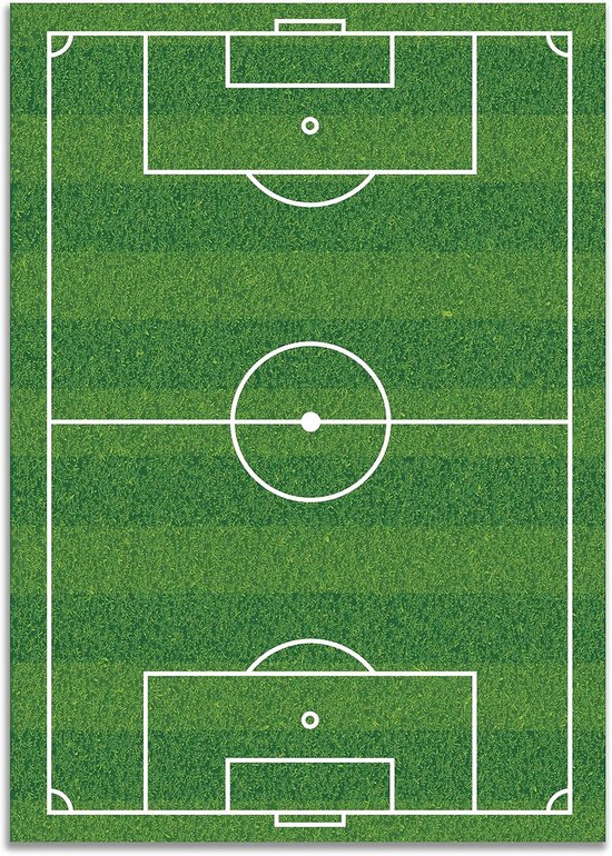 Groen voetbalveld met witte lijnen