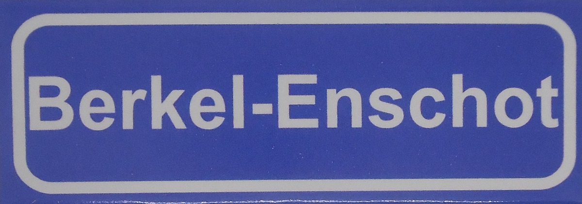 Souv© - koelkast magneet - plaatsnaam bord - kombord - souvenir - koelkastmagneetje - relatiegeschenk Berkel-Enschot