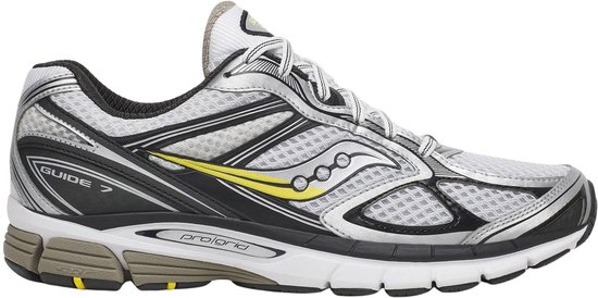 Binnenzijde van zilverkleurige Saucony hardloopschoen met 'GUIDE 7' en 'progrid' tekst.