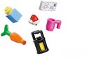 Accessoires van de LEGO Friends adventskalender: wortel, kerstmuts, lantern, post en een mok.