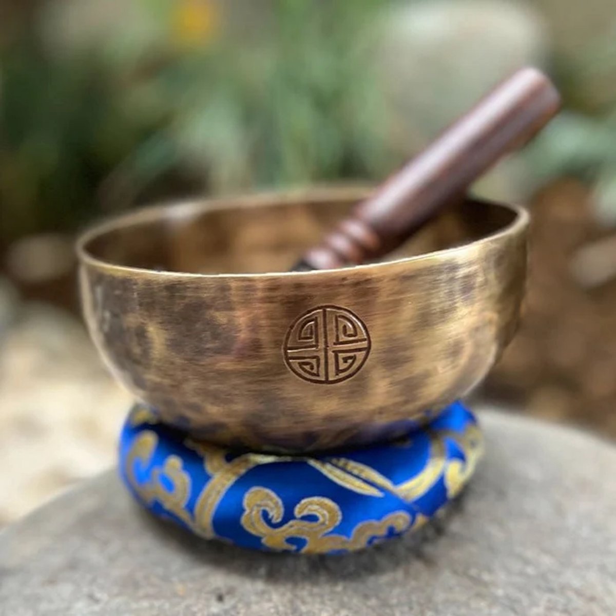 LIDAH® Klankschaal - 14 cm Tibetaanse Full Moon Klankschaal - Meditatie Schaal met Klopper , Aanstrijkhout & Kussen - Singing Bowl Klank Schaal Set - voor Yoga, Chakra, Mindfulness
