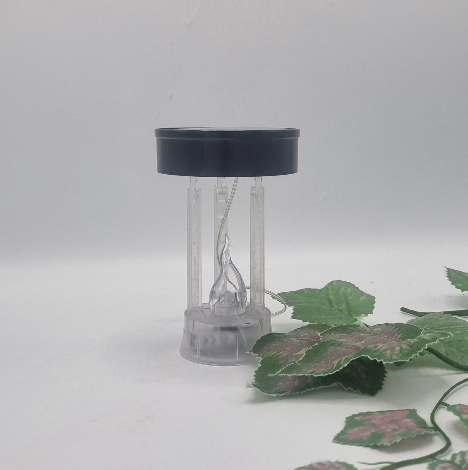 Led kaars - S1067 - Wit (koud wit) - SOLAR-kap - Zwart - Inclusief batterij - Flikkerend vlam - In hoogte verstelbaar - Diameter 76mm - Herdenkingslicht - Grafkaars - Graflicht