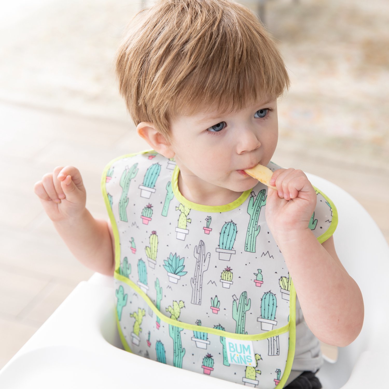 Bumkins SuperBib - Waterdichte Slab met Opvangbakje - Slabbetje voor Baby en Peuter - Eetslab en Knoeislab - Met Klittenband - Machinewasbaar - Baby Led Weaning BLW - Cacti Cactussen - Grijs Groen - 6-24 maanden