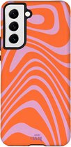 xoxo Wildhearts Boogie Wonderland Orange - Hoesje geschikt voor Samsung Galaxy S22 Plus - Siliconen hoesje met dubbele beschermlaag - Luxe case - Stevige backcover - Golvenprint - Golvend patroon - Oranje