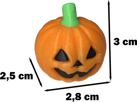 Oranje pompoen met groen steeltje en zwart gezicht, met afmetingen van 3 cm hoog, 2,8 cm breed en 2,5 cm diep.