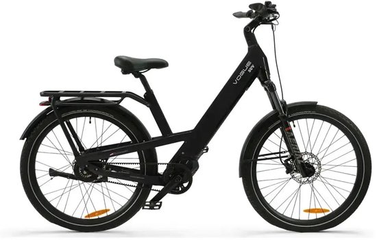 Zwarte Vogue SUV elektrische fiets met 28 inch wielen, 250W motor, 8 versnellingen, hydraulische schijfremmen en bagagedrager.