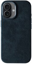 Donkerblauw Alcantara iPhone hoesje met dubbele camera aan de achterzijde.