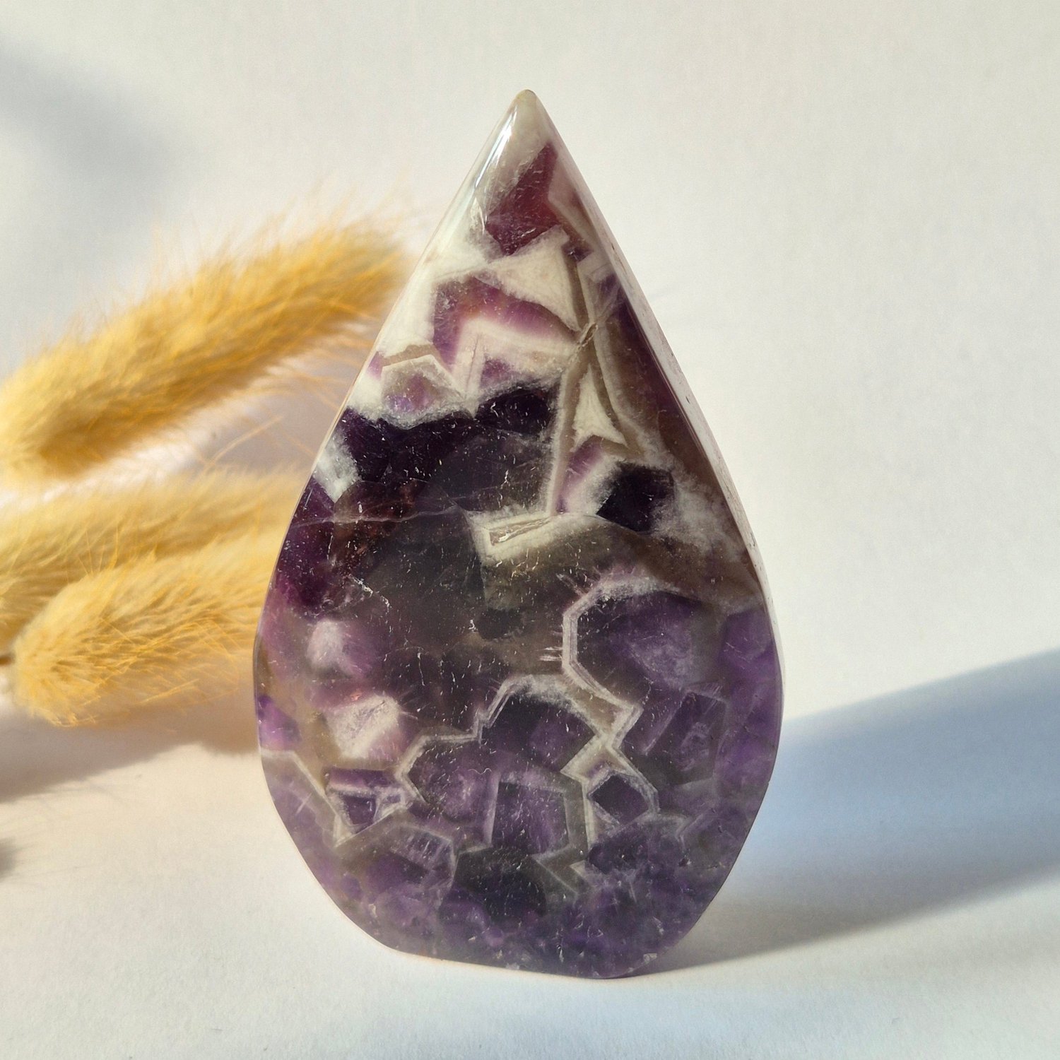 Moonlight Gemstones Dream Amethist - Druppelvormige Drop Staande Edelsteen Kristal - 114gram Meerkleurig