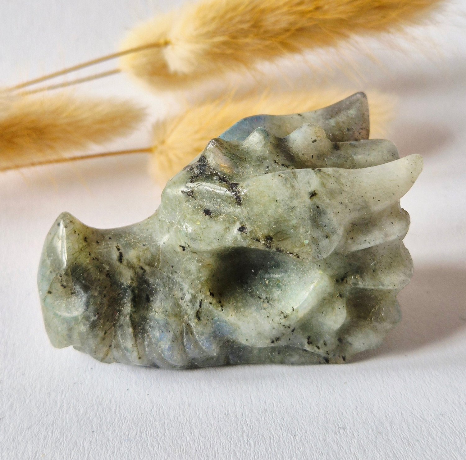 Moonlight Gemstones Labradoriet Dragon Skull – 6 cm (Halloween collectie) Meerkleurig