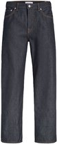 Donkerblauwe straight fit jeans met ritssluiting, knoopsluiting en oranje stiksels.