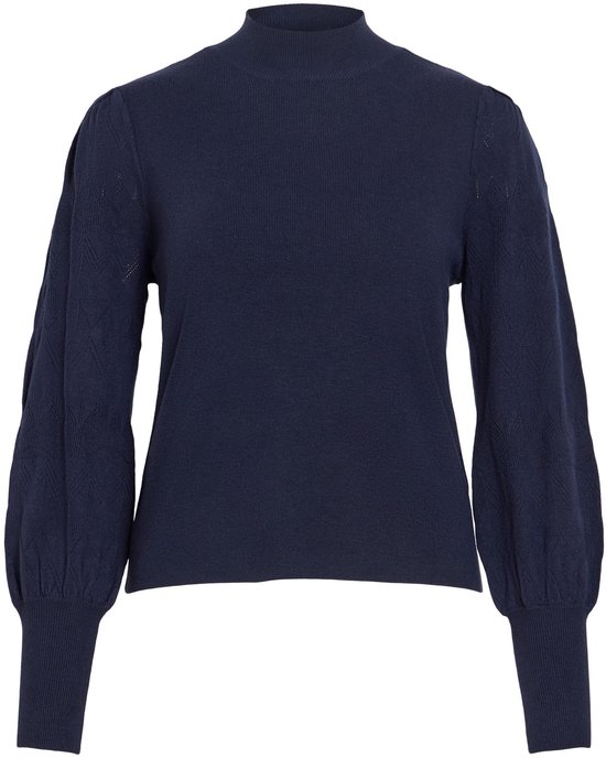 Donkerblauwe gebreide trui met opstaande kraag en pofmouwen met ingebreid ruitpatroon, voorzijde.