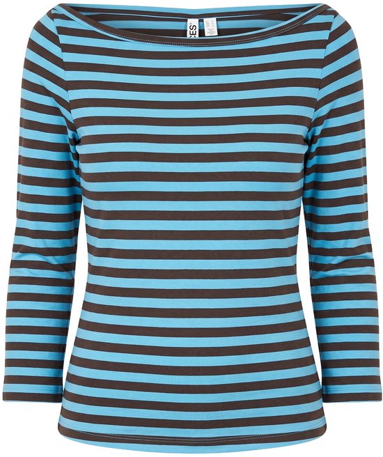 Getailleerd shirt met horizontale blauwe en bruine strepen, driekwartmouwen en bootuitsnijding.