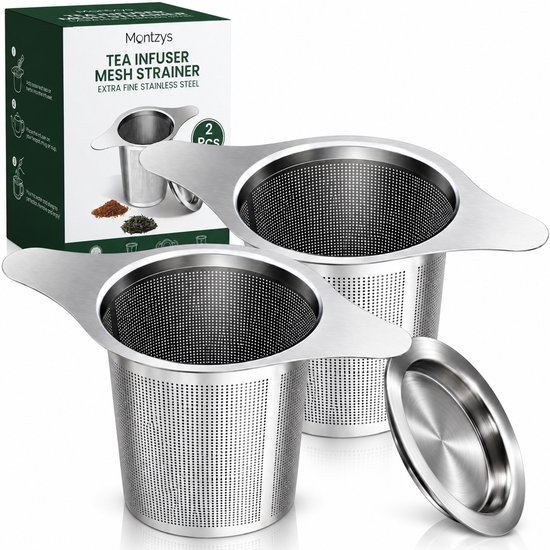 Twee roestvrijstalen theezeefjes en een deksel naast een productdoos van het merk Montzys.