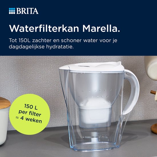 Brita Marella waterfilterkan, helder met witte deksel en handvat. Groene cirkel met '150 L per filter'.