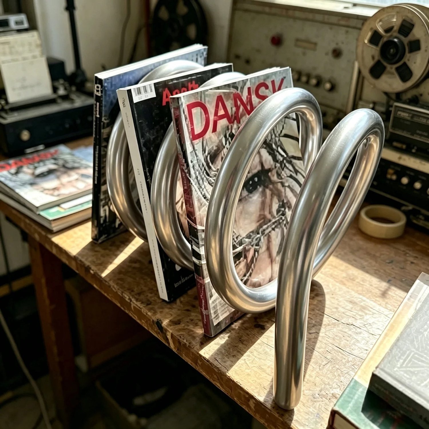Novyro Living boekenstandaard - tijdschriftenrek - organizer - RVS - zilver - rond - retro - decoratie - kantoor
