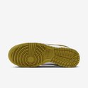 Olijfgroene rubberen buitenzool met Nike-logo en cirkelvormig grippatroon.