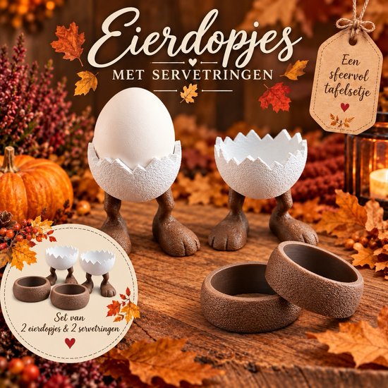 Twee witte eierdopjes met bruine konijnenpoten en twee bijpassende bruine servetringen in een herfstdecor.