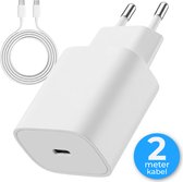 Witte 30W USB-C snellader met 2 meter USB-C naar USB-C kabel.