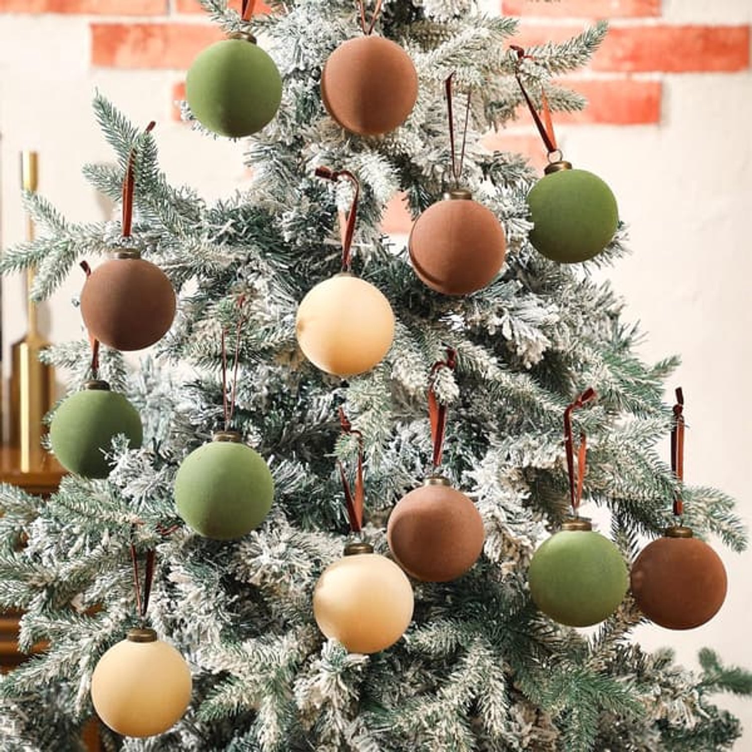 15 fluweelzachte plastic kerstboomballen, bruin, groen, beige, bulkverpakking - Kerstversiering - Kerstboomversieringen – foto 6