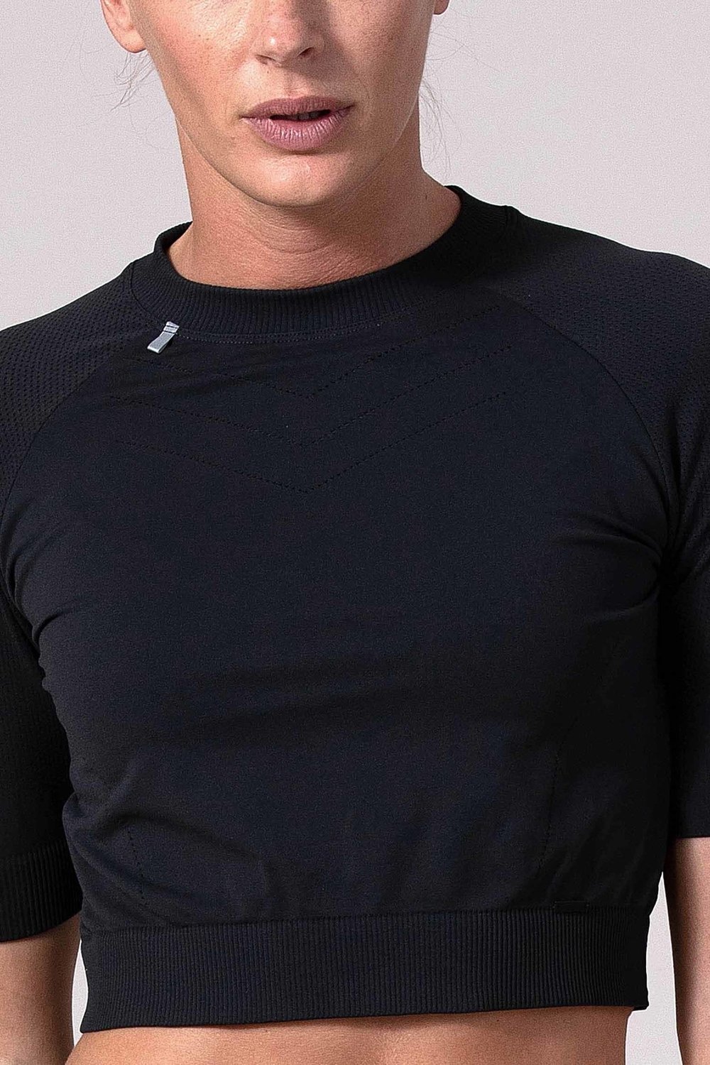 REVIVE Amarante - Cropped Sporttop Dames - Seamless, Yoga - Jet Black - Maat M
