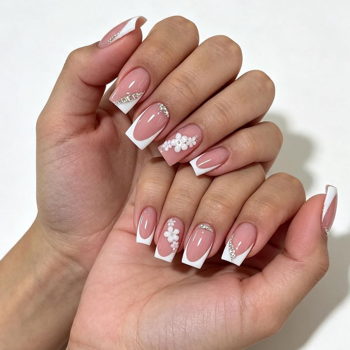 24 Stuks French Press-On Nagels, Korte Vierkante Nepnagels met Wit Bloemontwerp, Acryl Strass Lijmnagels Glanzend Herbruikbaar voor Dames