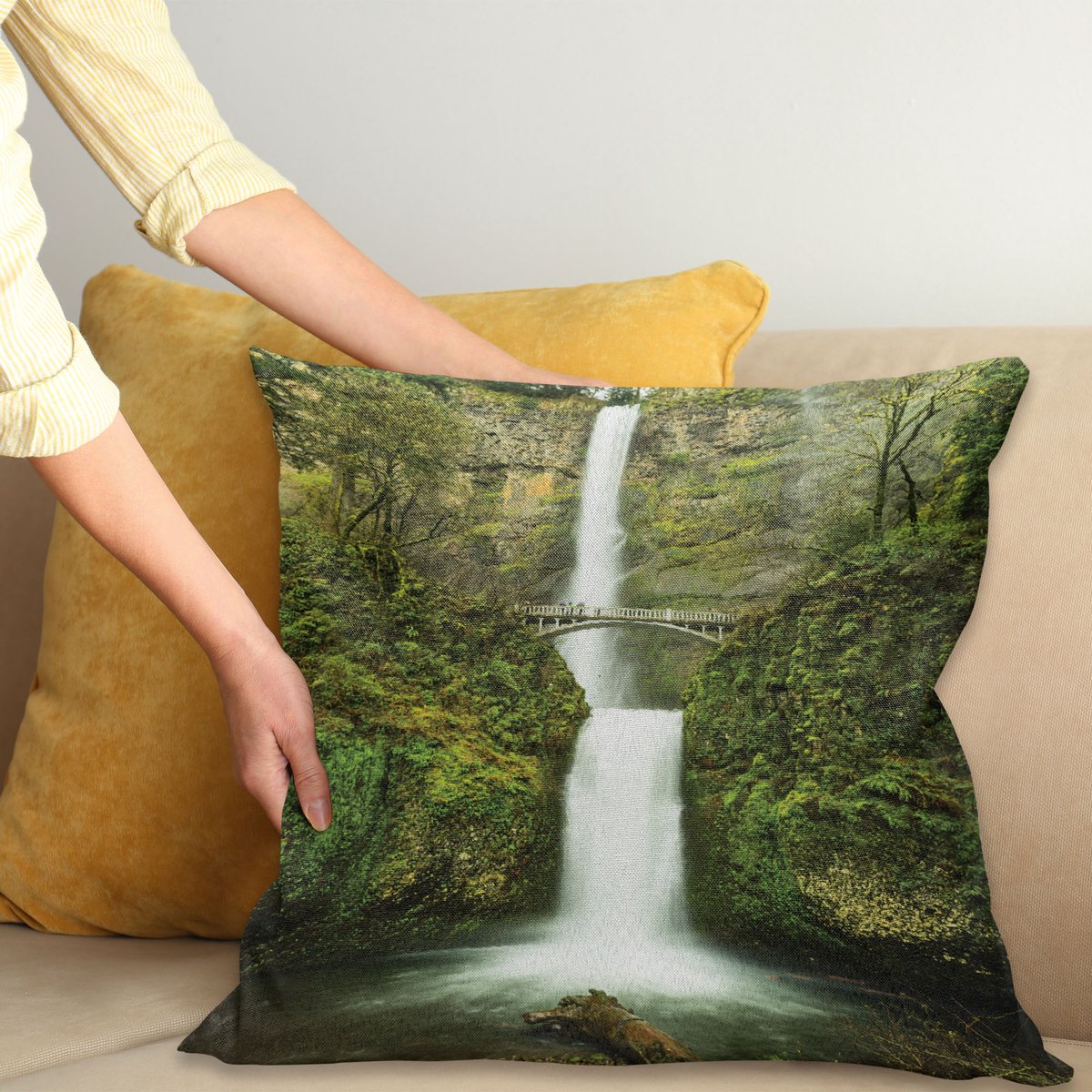 ABAKUHAUS Hobbits Kussenhoes, Wasserfall Oregon Brücke, Van Kleurechte Wasbare Stof, Dubbelzijdige Print met Stevige Ritssluiting, 50 x 50 cm, Groen