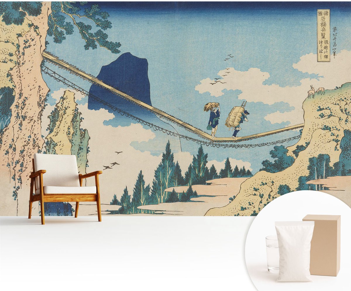 Wallfluent Fotobehang - Blauw Vliesbehang - 416x254 cm - Bergbrug Fotobehang Vlies - Woonkamer behang Landschappen - Muurschildering - Woonkamer behang