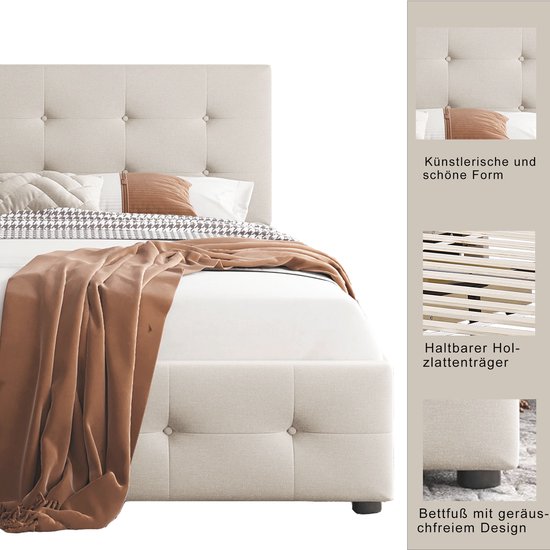 Close-up van een beige gestoffeerd bed. Details van het hoofdbord met knopen en een opengewerkte lade.