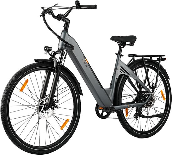 Grijze Kaisda K608 elektrische stadsfiets met lage instap, bagagedrager en schijfremmen.