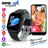 Zwarte GPS kinderhorloge met grijze band, digitale tijd 09:30, hartslagmeter en GPS. De wijzerplaat toont een planeet. De rechterhelft toont een scherm met videogesprek van twee lachende kinderen.