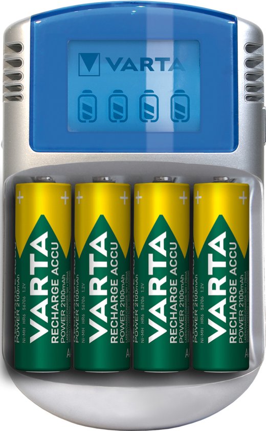 Varta batterijlader met 4 AA Varta oplaadbare batterijen met groene en gele opdruk.