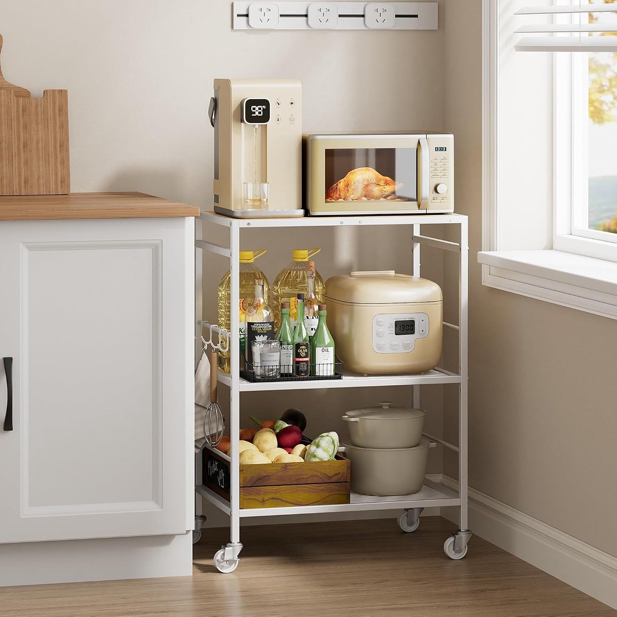 Multifunctionele trolley met verstelbare planken, metalen frame en industriële wielen, wit frame + eikenkleurig paneel, 3 niveaus (40 x 60 x 84,7 cm)